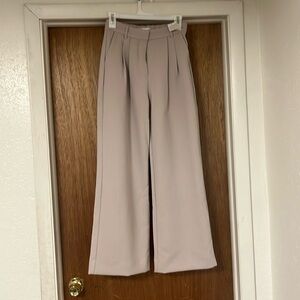 Women's Abercrombie and Fitch cream trouser pants. New with tags. 27 (4) short